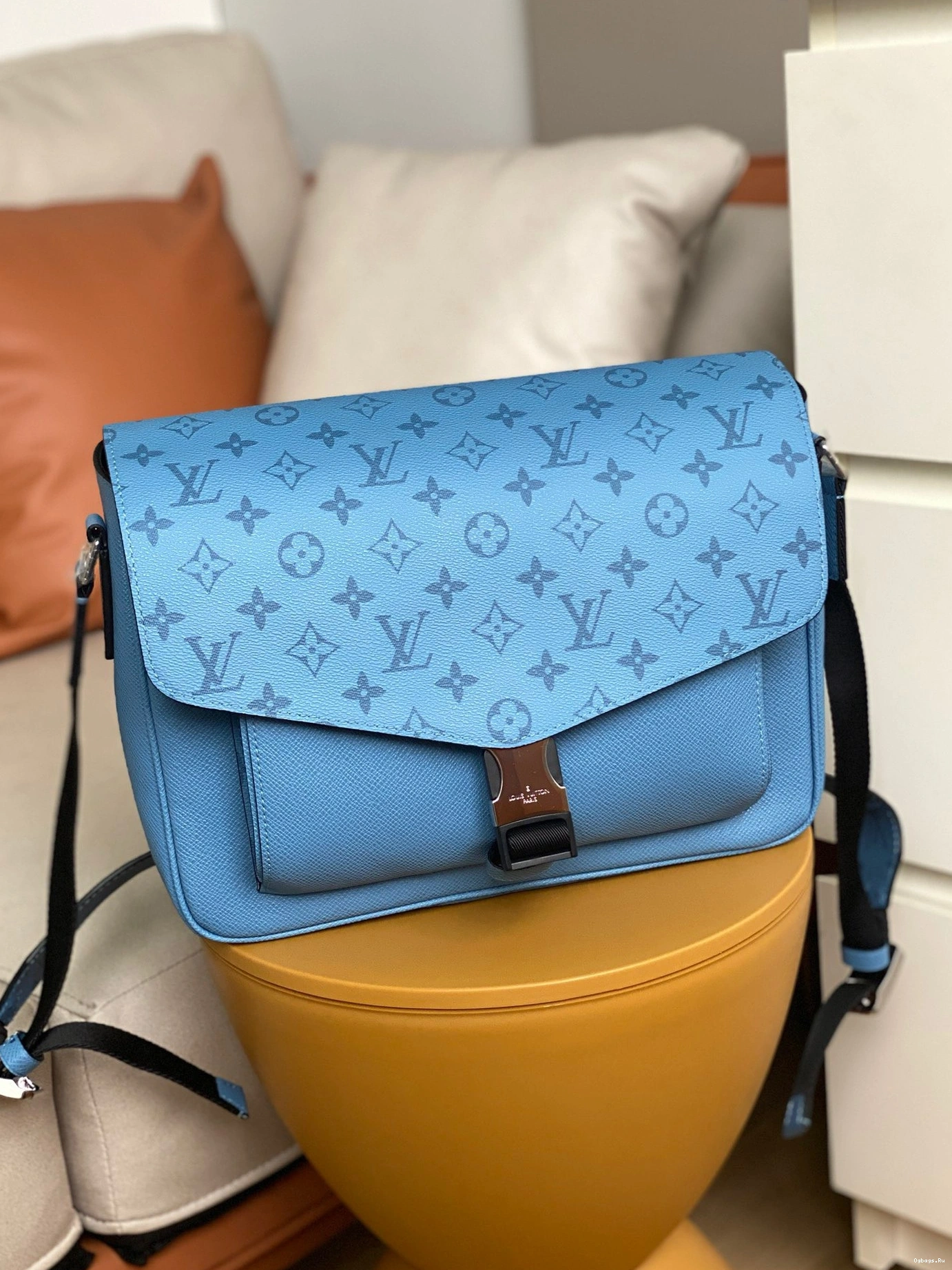 VUITTON NEW MESSENGER LOUIS 0118